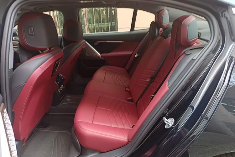 Used BMW 5 Series 2025 530Li Luxury Edition M Sport Package Left Rear Seat
