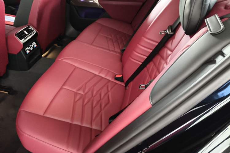 Used BMW 5 Series 2025 530Li Luxury Edition M Sport Package Left Rear Seat