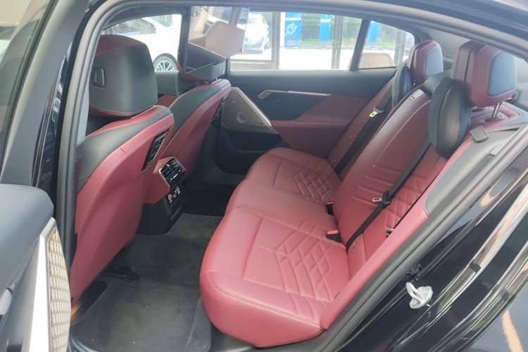 Used BMW 5 Series 2025 530Li Luxury Edition M Sport Package Left Rear Seat