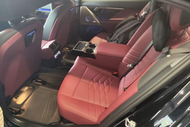 Used BMW 5 Series 2025 530Li Luxury Edition M Sport Package Left Rear Seat
