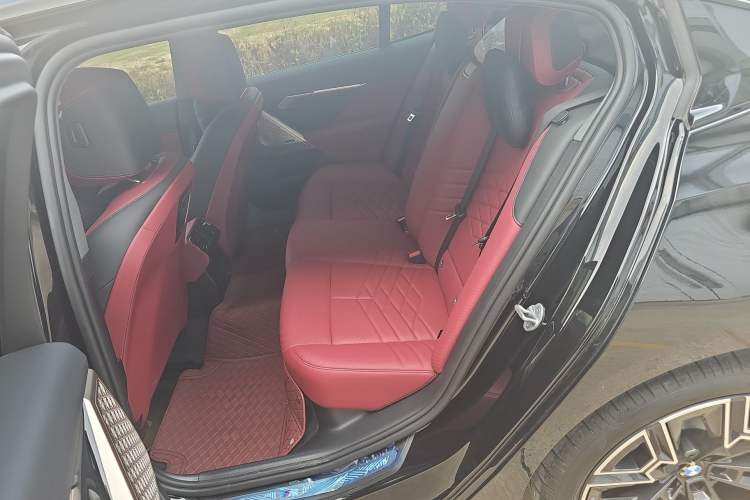 Used BMW 5 Series 2025 530Li Luxury Edition M Sport Package Left Rear Seat