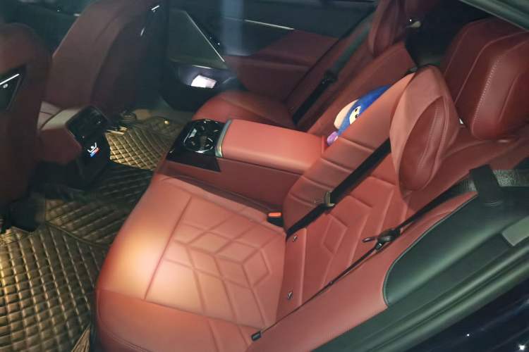 Used BMW 5 Series 2025 525Li M Sport Package Left Rear Seat