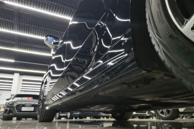 Used BMW 5 Series 2025 530Li Leading Model M Sport Package Left Side Sill