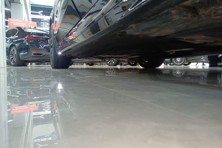 Used BMW 5 Series 2025 530Li Leading Model M Sport Package Left Side Sill