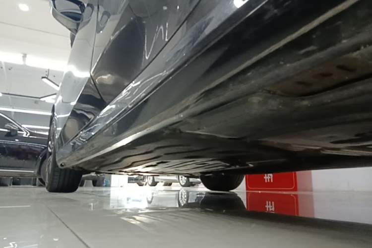 Used BMW 5 Series 2025 525Li M Sport Package Left Side Sill