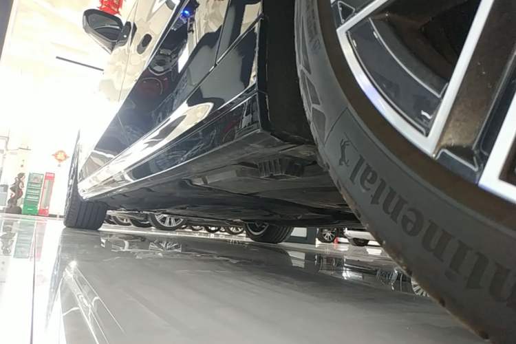 Used BMW 5 Series 2025 530Li Luxury Edition M Sport Package Left Side Sill