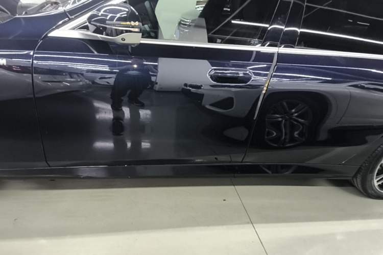 Used BMW 5 Series 2025 530Li Leading Model M Sport Package Left Side Sill
