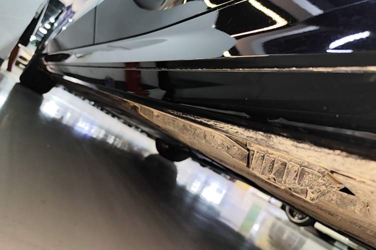 Used BMW 5 Series 2025 530Li Leading Model M Sport Package Left Side Sill