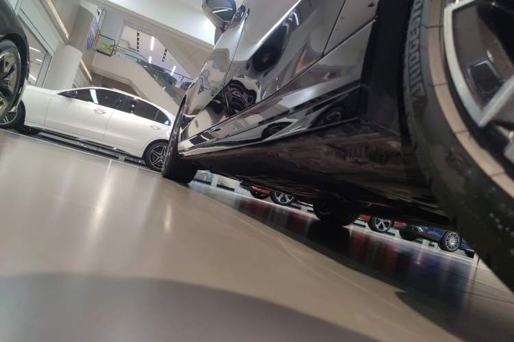 Used BMW 5 Series 2025 530Li Luxury Edition M Sport Package Left Side Sill