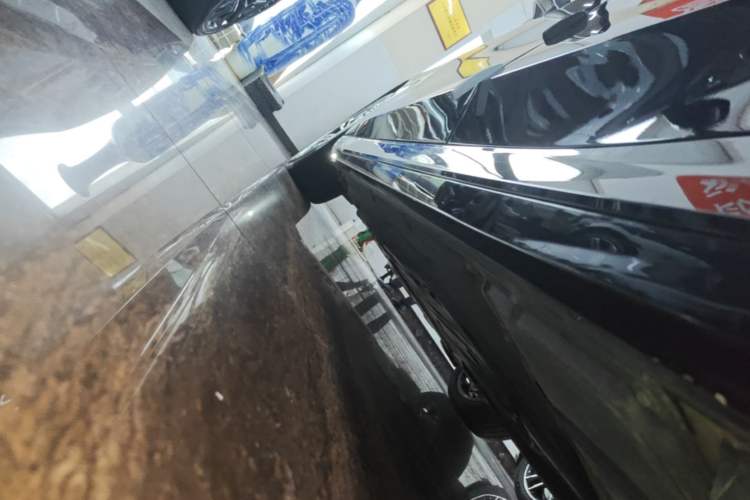 Used BMW 5 Series 2025 530Li Leading Model M Sport Package Left Side Sill