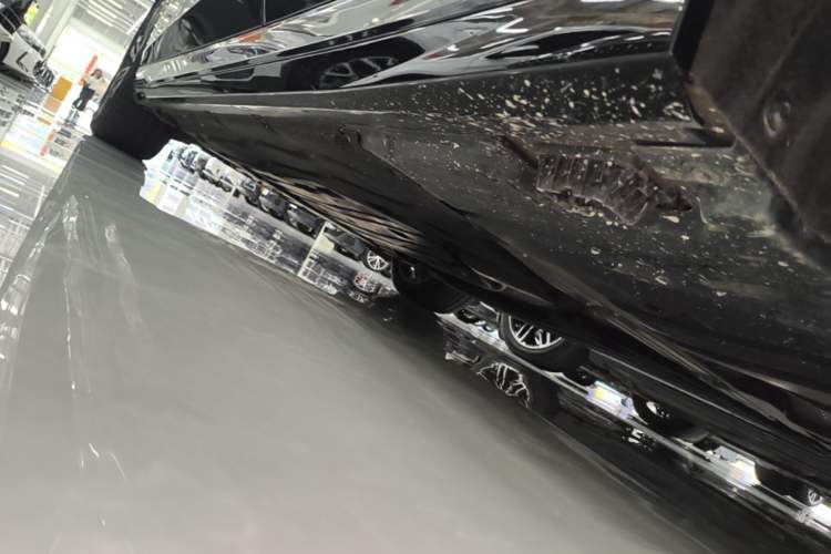 Used BMW 5 Series 2025 530Li Leading Model M Sport Package Left Side Sill