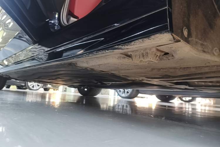 Used BMW 5 Series 2025 530Li Leading Model M Sport Package Left Side Sill