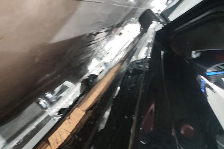 Used BMW 5 Series 2025 530Li Leading Model M Sport Package Left Side Sill