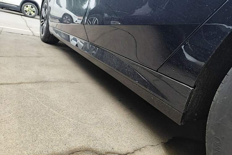 Used BMW 5 Series 2025 530Li Leading Model M Sport Package Left Side Sill