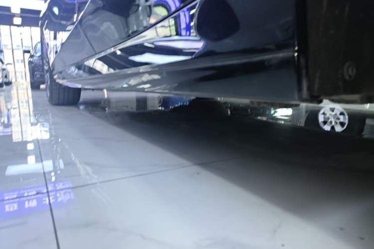 Used BMW 5 Series 2025 530Li Leading Model M Sport Package Left Side Sill