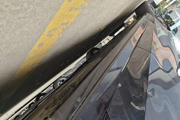 Used BMW 5 Series 2025 530Li Leading Model M Sport Package Left Side Sill