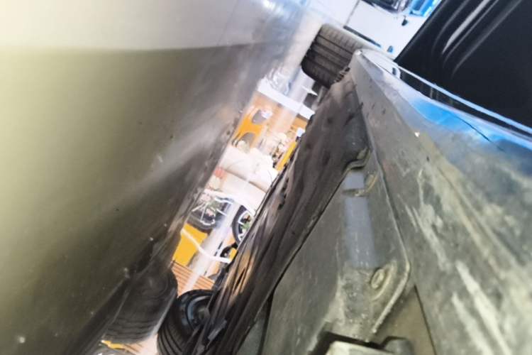 Used BMW 5 Series 2025 530Li Leading Model M Sport Package Left Side Sill