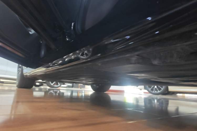 Used BMW 5 Series 2025 525Li M Sport Package Left Side Sill