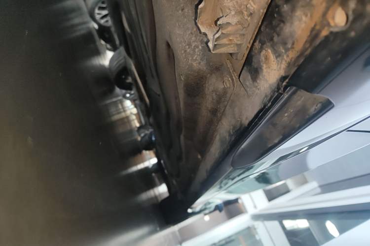 Used BMW 5 Series 2025 530Li Leading Model M Sport Package Left Side Sill