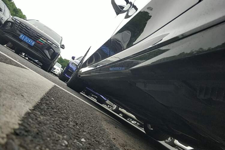 Used BMW 5 Series 2025 530Li Leading Model M Sport Package Left Side Sill