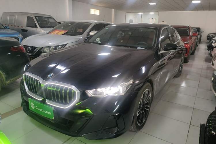 Used BMW 5 Series 2025 530Li Leading Model M Sport Package Guazi used car, China used car export, Used car for sale, Used cars, Cheapest cars for sale