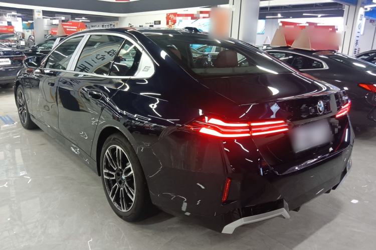 Used BMW 5 Series 2025 530Li Leading Model M Sport Package Rear Left 45 Deg