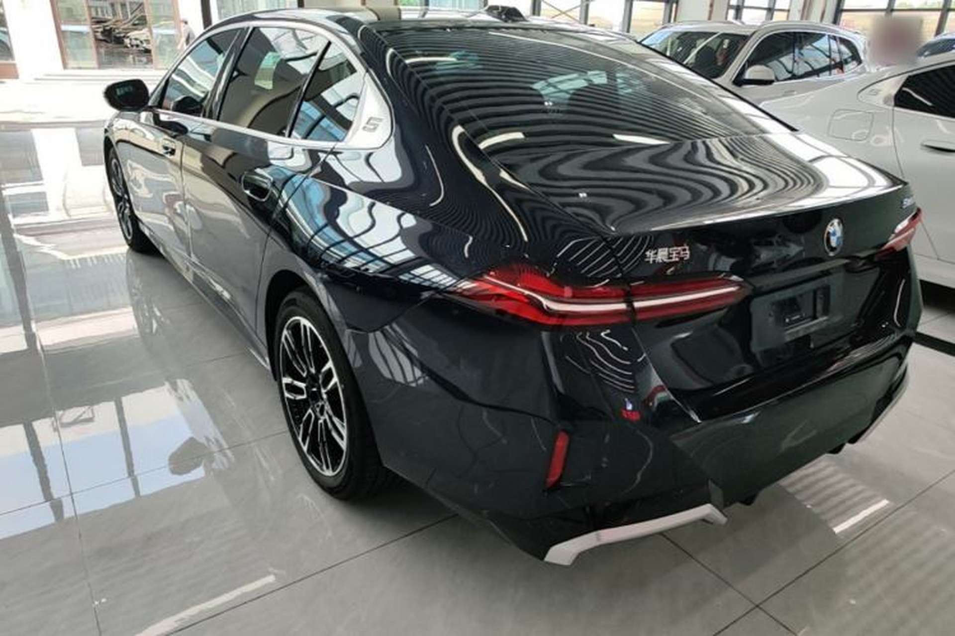 Used BMW 5 Series 2025 525Li M Sport Package Rear Left 45 Deg