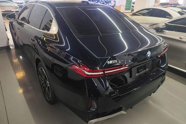 Used BMW 5 Series 2025 530Li Leading Model M Sport Package Rear Left 45 Deg