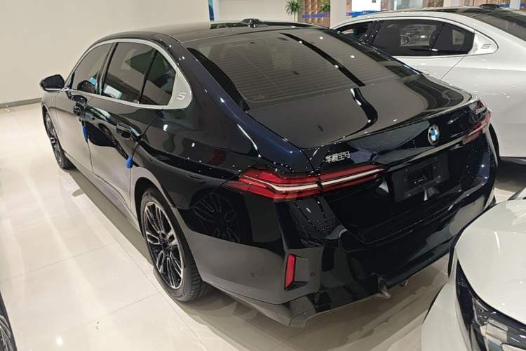 Used BMW 5 Series 2025 525Li M Sport Package Rear Left 45 Deg