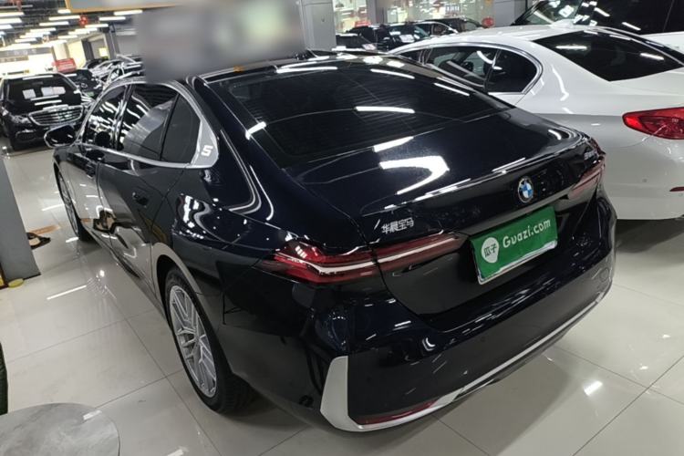 Used BMW 5 Series 2025 525Li Luxury Package Rear Left 45 Deg