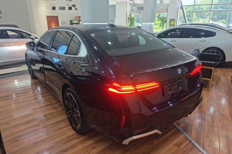 Used BMW 5 Series 2025 525Li M Sport Package Rear Left 45 Deg