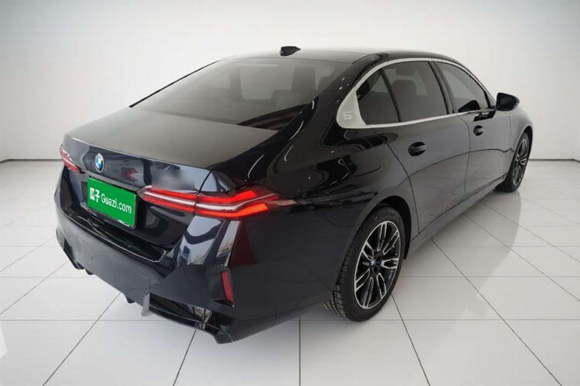 Used BMW 5 Series 2025 530Li Leading Model M Sport Package Rear Right 45 Deg