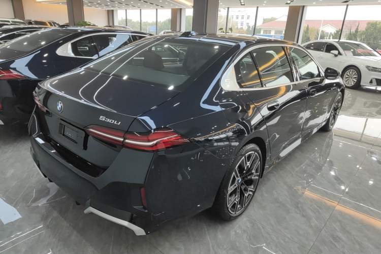 Used BMW 5 Series 2025 530Li Luxury Edition M Sport Package Rear Right 45 Deg