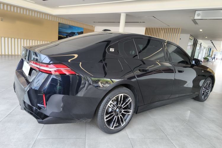 Used BMW 5 Series 2025 530Li Leading Model M Sport Package Rear Right 45 Deg