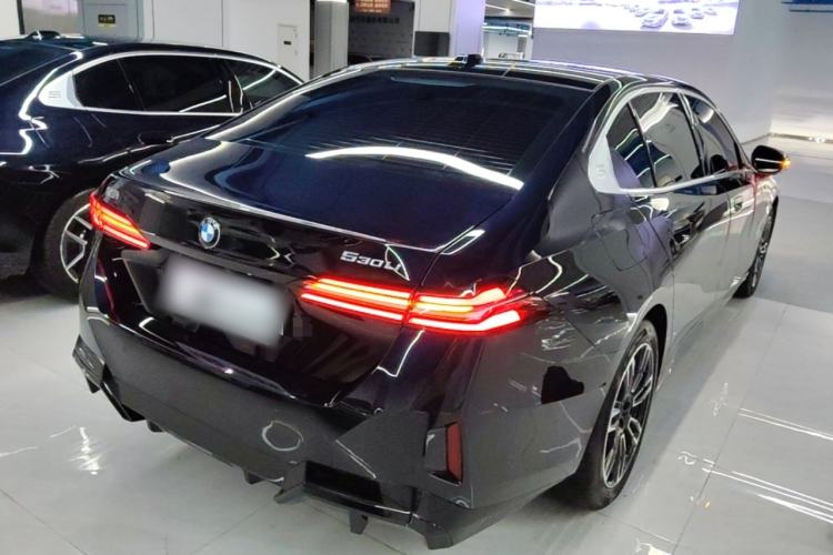 Used BMW 5 Series 2025 530Li Leading Model M Sport Package Rear Right 45 Deg