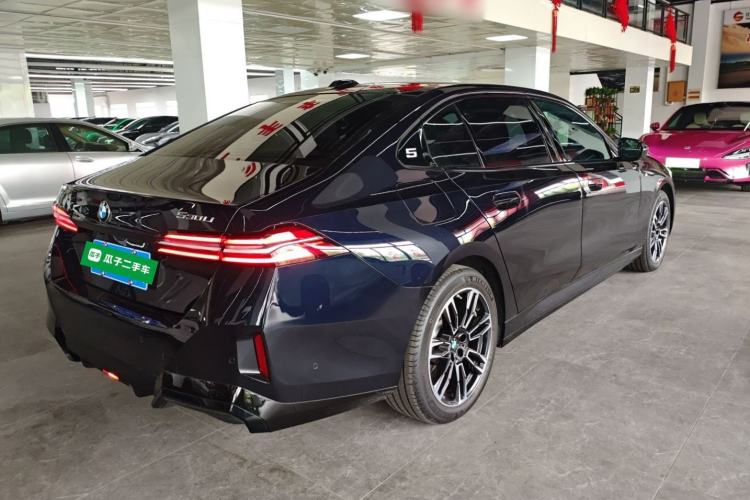 Used BMW 5 Series 2025 530Li Leading Model M Sport Package Rear Right 45 Deg