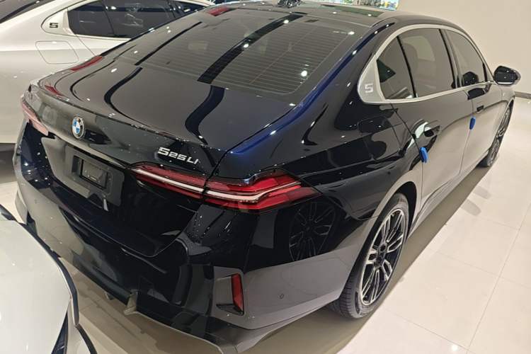 Used BMW 5 Series 2025 525Li M Sport Package Rear Right 45 Deg