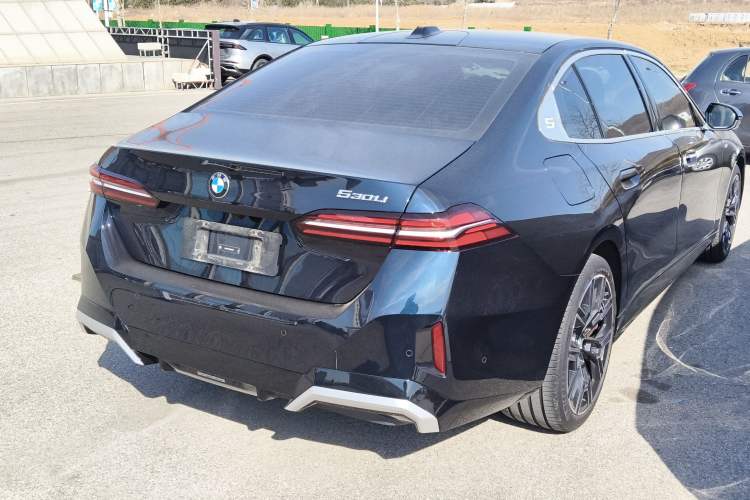 Used BMW 5 Series 2025 530Li Luxury Edition M Sport Package Rear Right 45 Deg