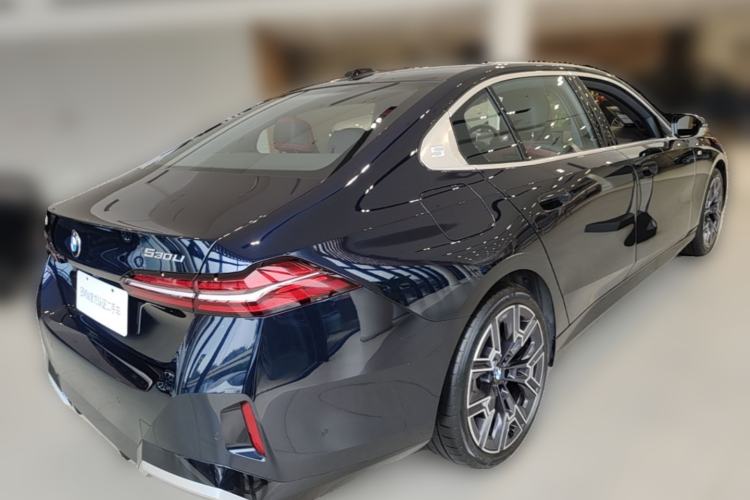Used BMW 5 Series 2025 530Li Luxury Edition M Sport Package Rear Right 45 Deg