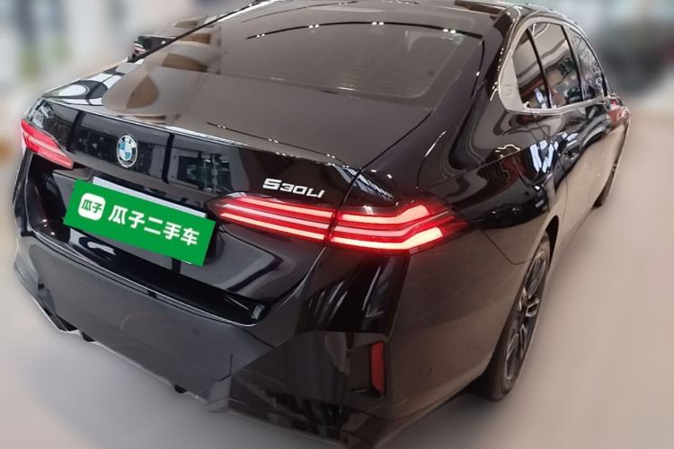 Used BMW 5 Series 2025 530Li Leading Model M Sport Package Rear Right 45 Deg