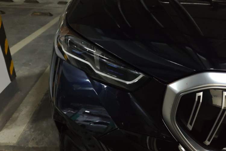 Used BMW 5 Series 2025 530Li Luxury Edition M Sport Package Right Front Headlight