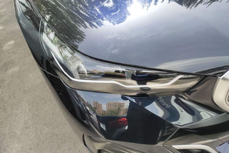 Used BMW 5 Series 2025 530Li Luxury Edition M Sport Package Right Front Headlight