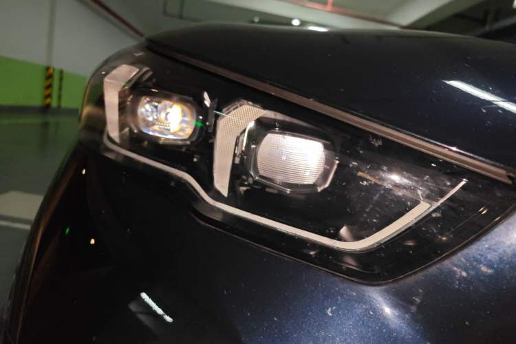 Used BMW 5 Series 2025 530Li Leading Model M Sport Package Right Front Headlight