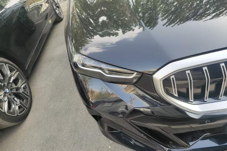 Used BMW 5 Series 2025 530Li Leading Model M Sport Package Right Front Headlight