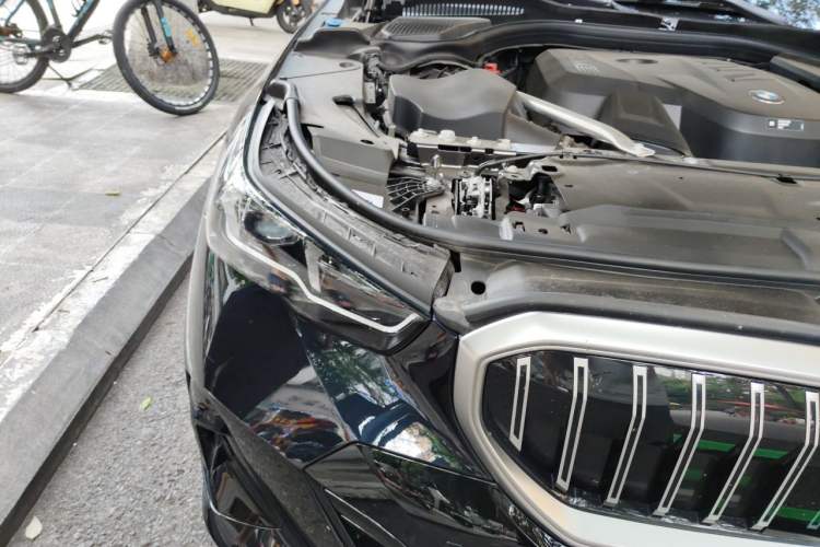 Used BMW 5 Series 2025 530Li Leading Model M Sport Package Right Front Headlight