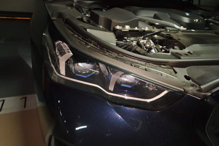 Used BMW 5 Series 2025 530Li Luxury Edition Premium Package Right Front Headlight