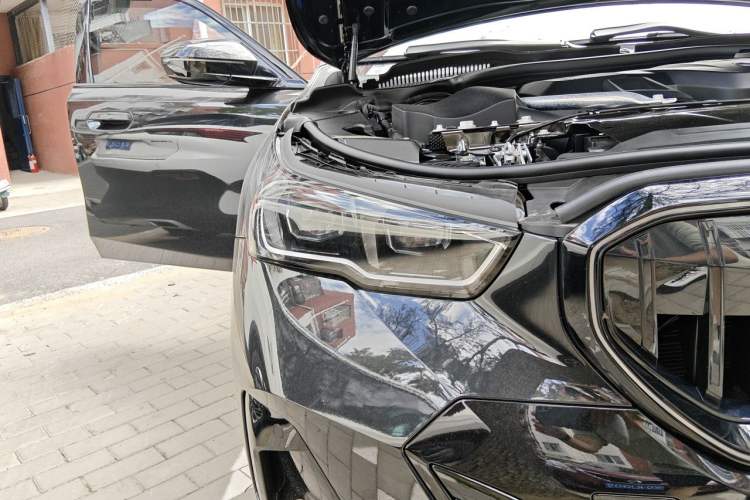 Used BMW 5 Series 2025 525Li M Sport Package Right Front Headlight