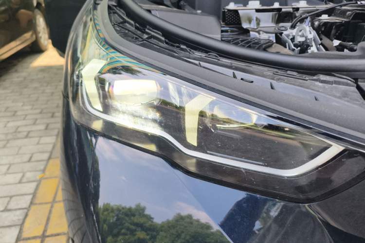 Used BMW 5 Series 2025 525Li M Sport Package Right Front Headlight
