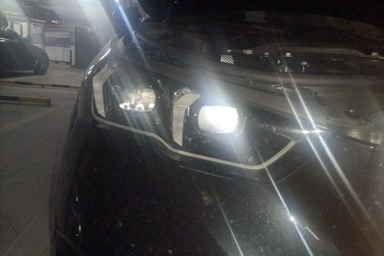 Used BMW 5 Series 2025 530Li Leading Model M Sport Package Right Front Headlight