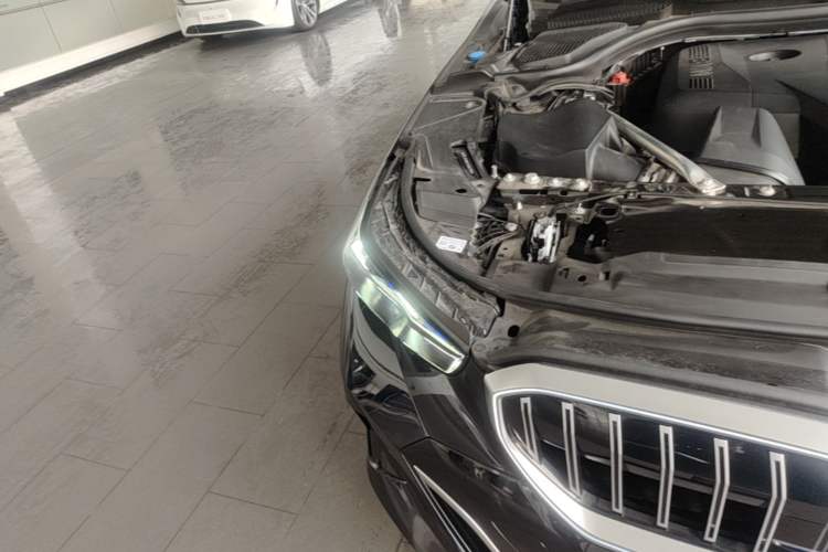 Used BMW 5 Series 2025 530Li Luxury Edition M Sport Package Right Front Headlight